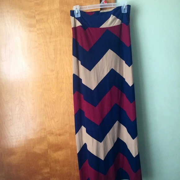 Chevron Print Maxi Skirt - Picture 2 of 3